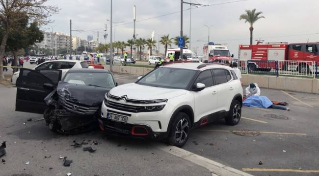 İZMİR'DE YOLDAN ÇIKAN OTOMOBİL DEHŞET SAÇTI: 1 ÖLÜ 1 YARALI