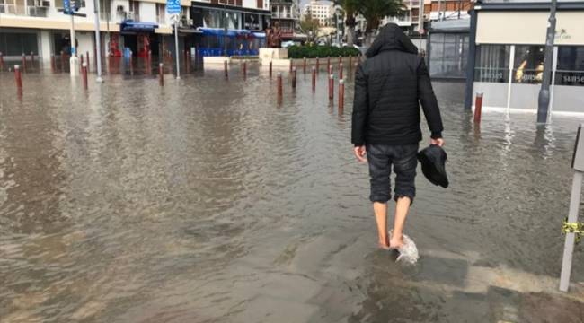 METEOROLOJİ AÇIKLADI:İZMİR'DE METREKAREYE 128 KG YAĞIŞ DÜŞTÜ